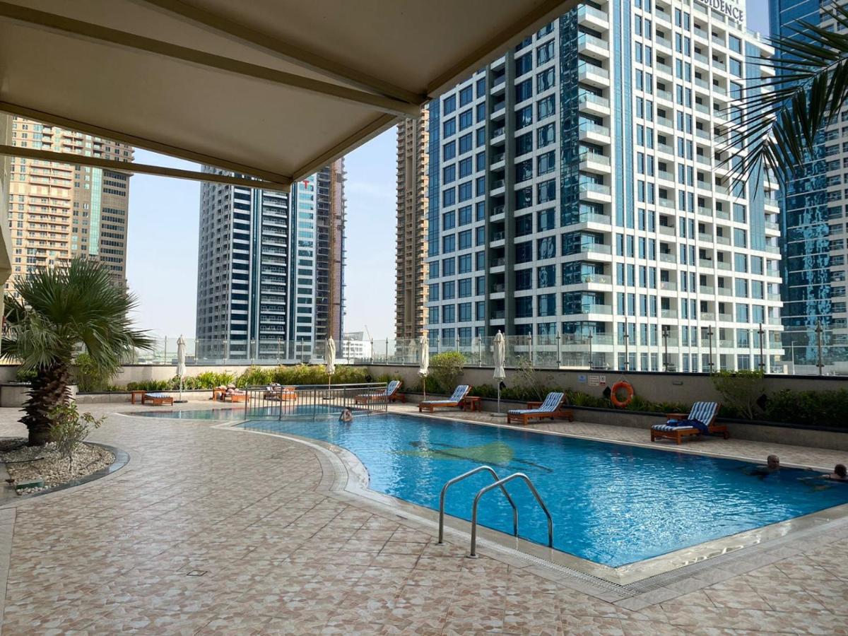 One Bedroom Apartment With Pool & Gym Near Marina Dubai Esterno foto