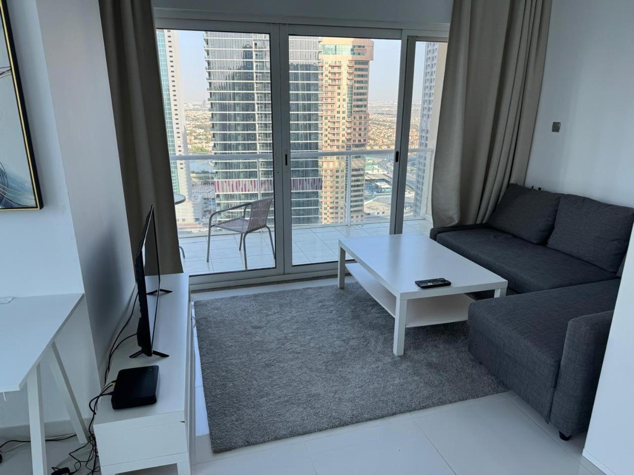 One Bedroom Apartment With Pool & Gym Near Marina Dubai Esterno foto